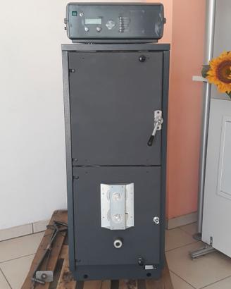 Caldaia a legna  fiamma inversa 34kW Unical  NUOVA