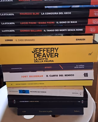 Stock 13 libri vari generi