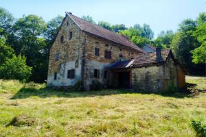 Terreno con abitazioni ad Alpago (BL)