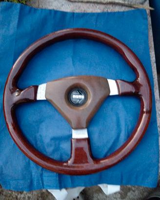 Volante Momo