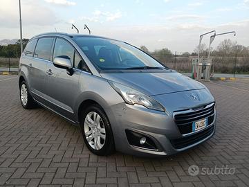 Peugeot 5008   7 poste