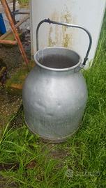 bidoni da latte in alluminio