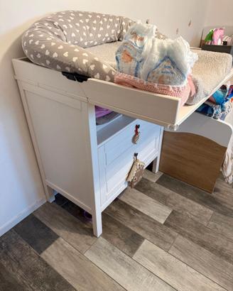 Fasciatorio legno Ikea con cassettiera