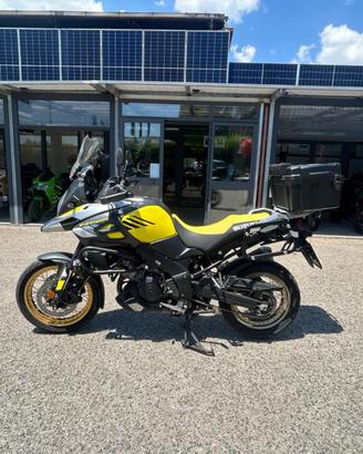 SUZUKI V-Strom 1000 DL .