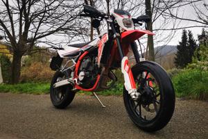 Motard 4T SWM SM125R