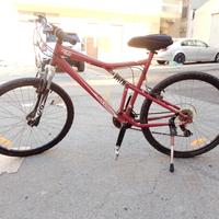 montebik 26 ammortizzata davanti e dietro.