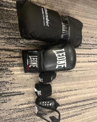 Guantoni boxe + bendaggi leone