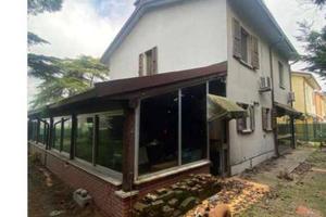 Immobile in asta di 221 m² con 5 locali e box auto