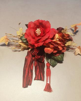 Composizione fiori artificiali.