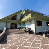 VILLA DI PRESTIGIO CON PISCINA IN VIA EVANGELISTA