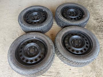 Gomme da Neve BFGoodrich 205/60R16 92H con Cerchi