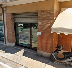 Ufficio con bagno in posizione central piano terra