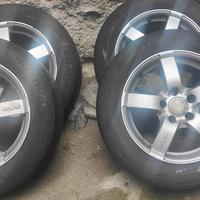 4 cerchi in lega + 1 in ferro con gomme 205/60 R16