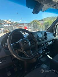 NOLEGGIO FURGONE CON AUTISTA