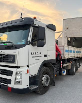 Volvo Fm13 ribaltablile trilaterale e gru Fassi