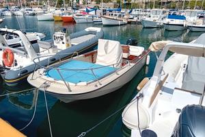 Boston Whaler OutrageV20 - Suzuki 150 Kat 2T