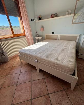 2 letti singoli in legno con doghe + materasso
