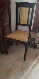 Sedia in legno scuro antica foderata di giallo