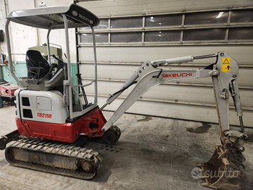 Takeuchi TB215R miniescavartore 16qli