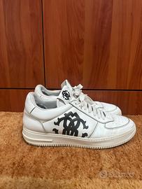 Scarpe in pelle bianca di Roberto Cavalli