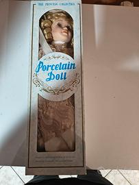 bambola di porcellana da collezione