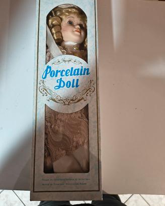 bambola di porcellana da collezione
