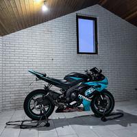 Yamaha R6