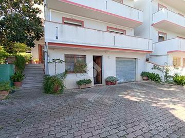 CASA SEMINDIPENDENTE A PINETO