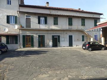 Caresana(VC)alloggio mq. 120 comm.-termo auton.-