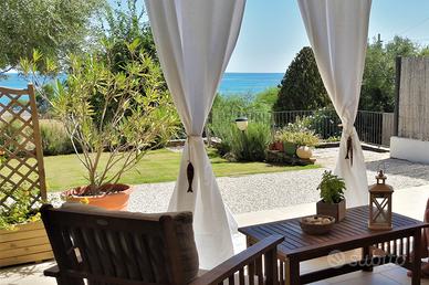 Bivano con veranda a 50mt dalla spiaggia