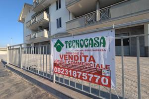 NEGOZIO A PORTICO DI CASERTA