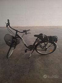 bici con pedalata assistita con 6 rapporti