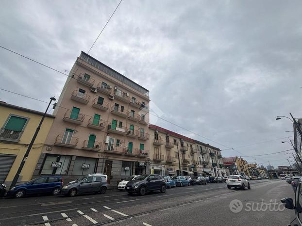 2 LOCALI A NAPOLI