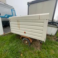 Rimorchio trasporto con copertura