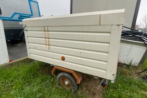 Rimorchio trasporto con copertura