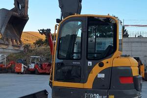 MINIESCAVATORE VOLVO ECR88