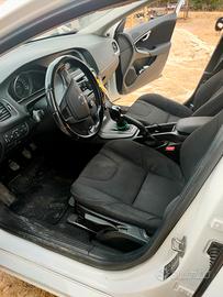 volvo v40  anno 2015