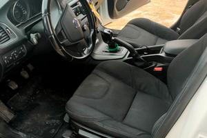 volvo v40  anno 2015