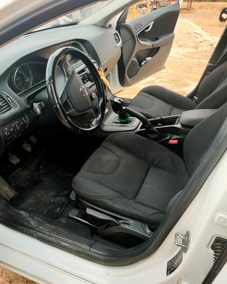 volvo v40  anno 2015