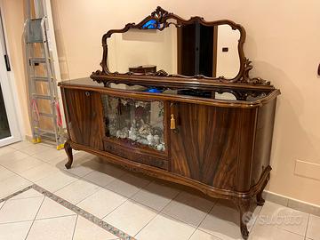 Credenza antica con specchiera