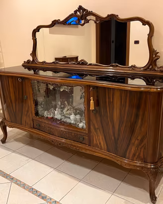 Credenza antica con specchiera