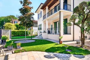 Villa di 275 m² con più di 5 locali e box auto dop
