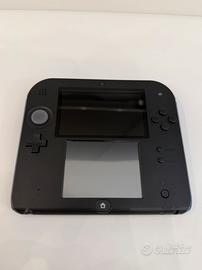 Nintendo 2DS nera/blu con 4 giochi inclusi