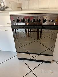 Piano cottura con forno elettico ventilato