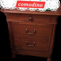 2 comodini in legno