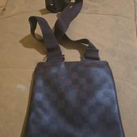 Due portafogli Tommy,napapijri e borsello Louis vu