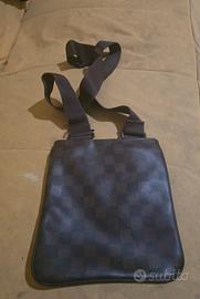 Due portafogli Tommy,napapijri e borsello Louis vu