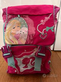 Zaino fucsia Barbie per la scuola primaria.