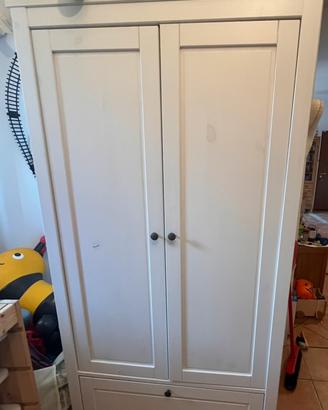 Armadio guardaroba bianco Ikea modello Sundvik