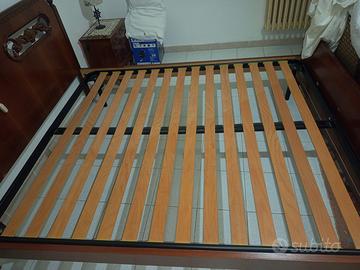 Letto e sedie da camera